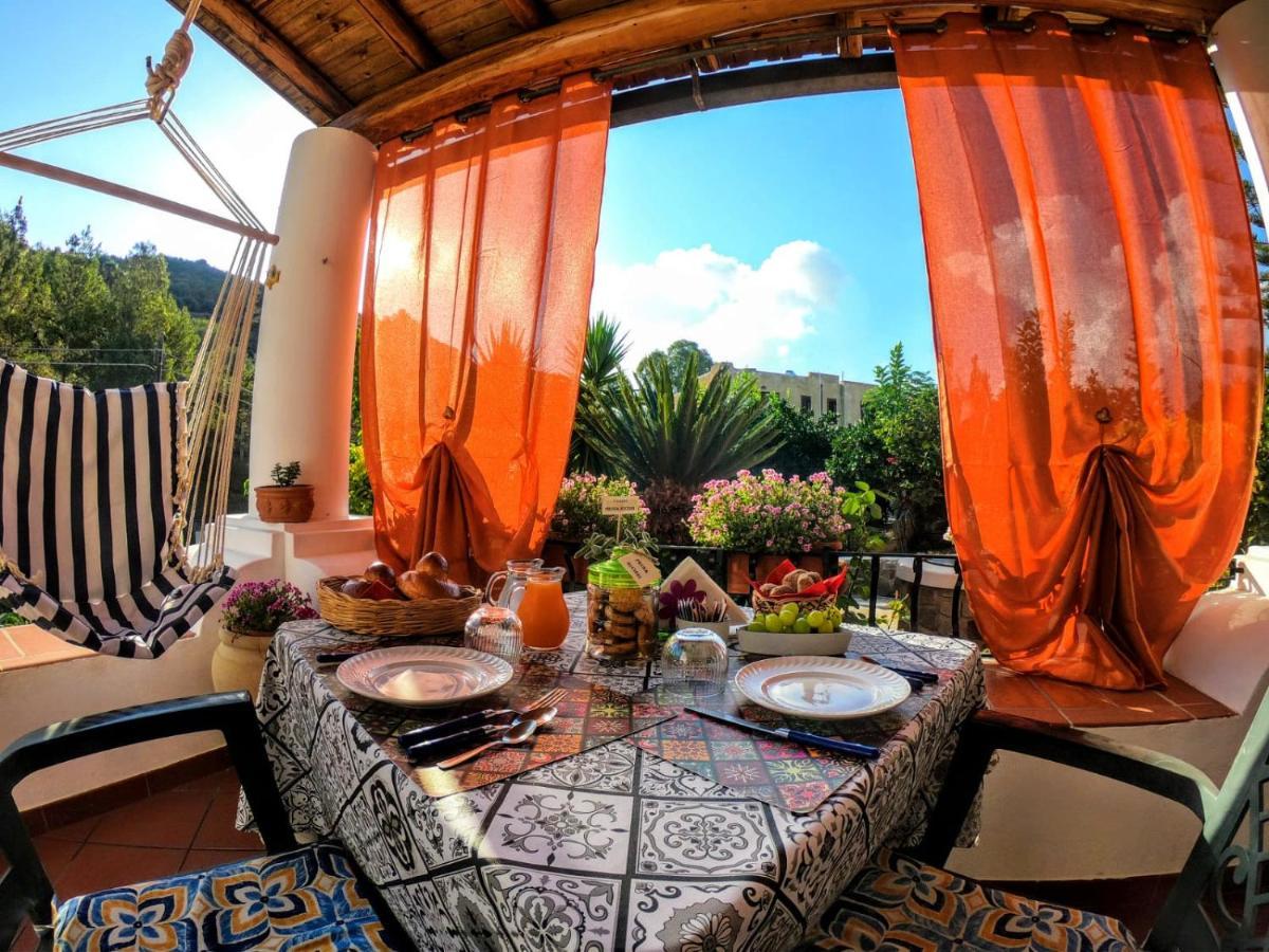 Lauricella Bed And Breakfast Lipari  Bagian luar foto