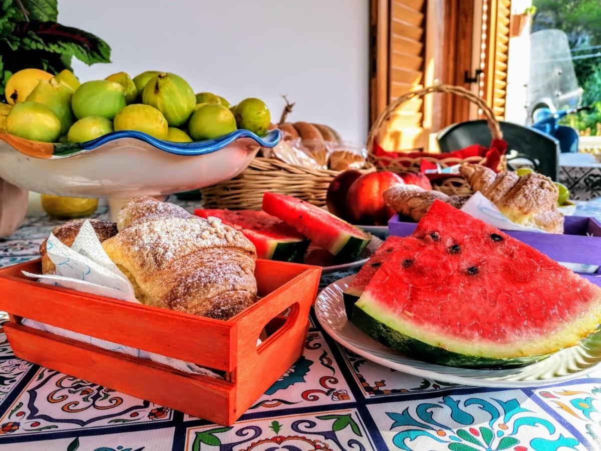 Lauricella Bed And Breakfast Lipari  Bagian luar foto