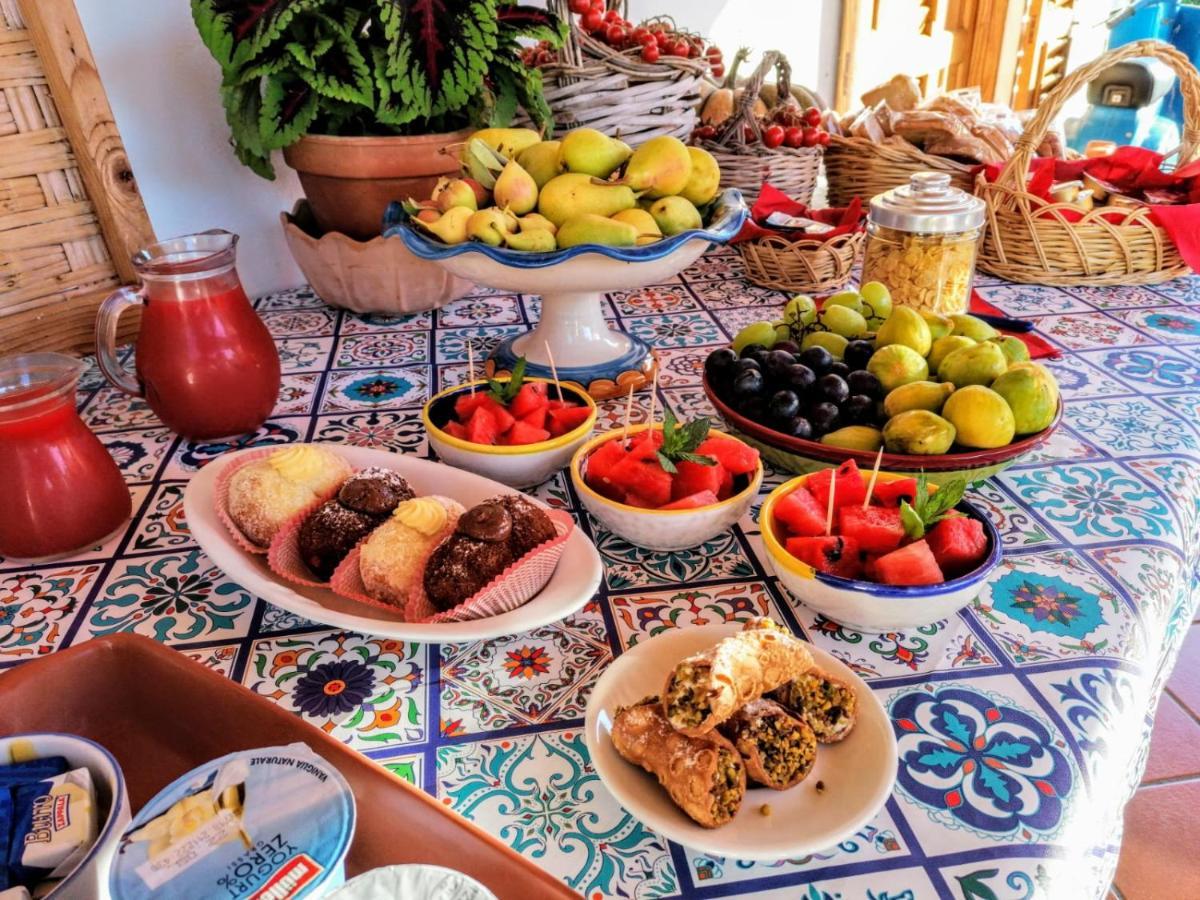 Lauricella Bed And Breakfast Lipari  Bagian luar foto