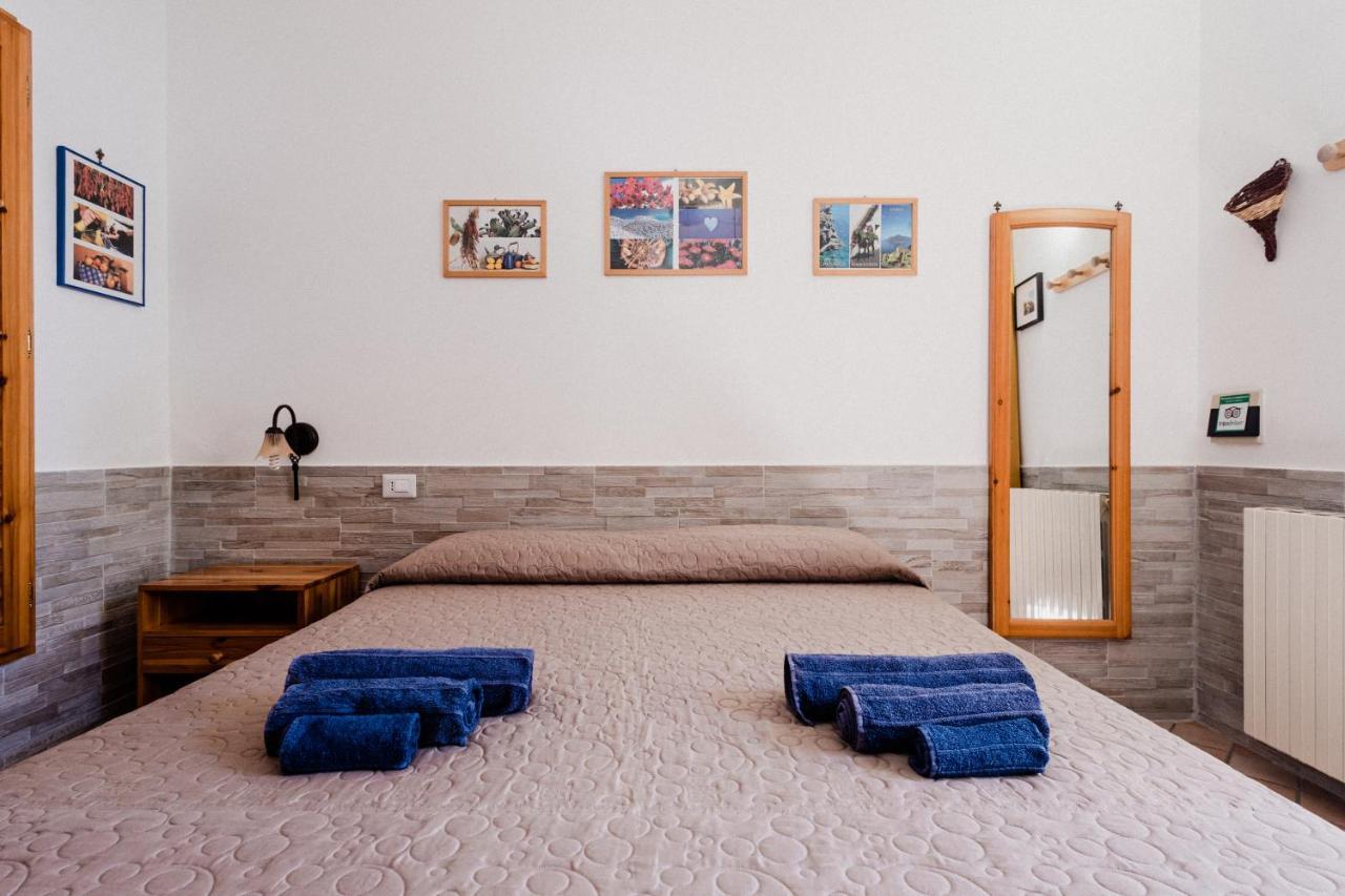 Lauricella Bed And Breakfast Lipari  Bagian luar foto