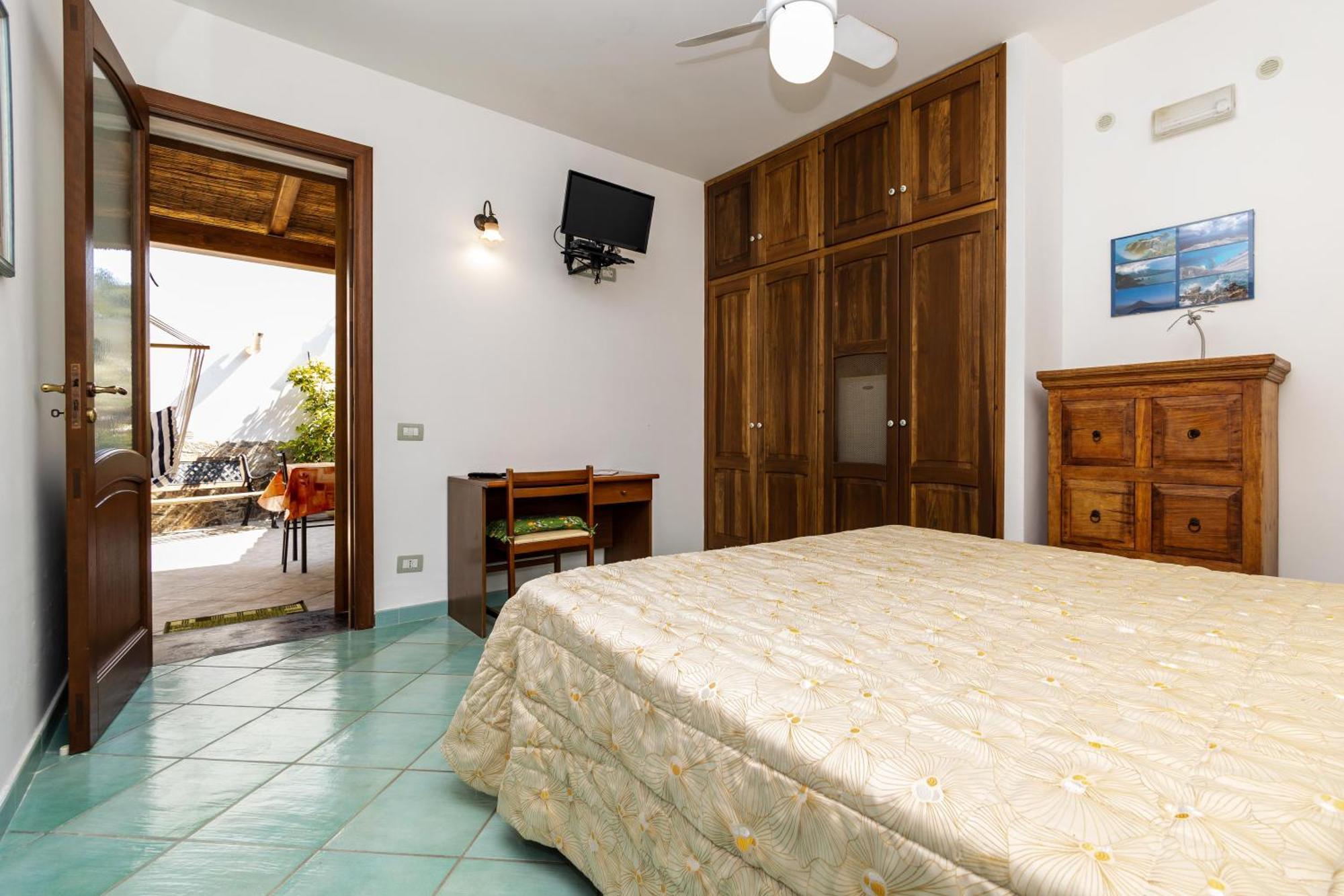Lauricella Bed And Breakfast Lipari  Bagian luar foto